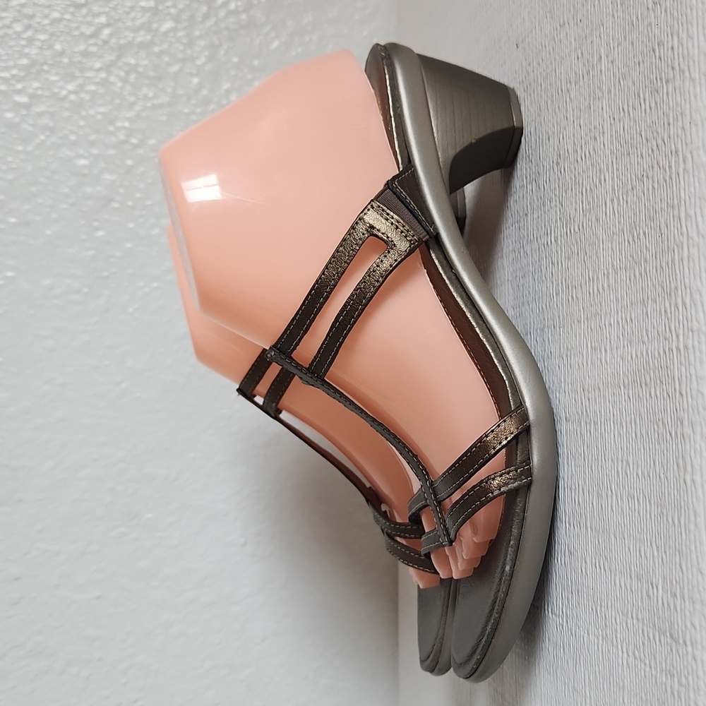 Naot leather straps sandals